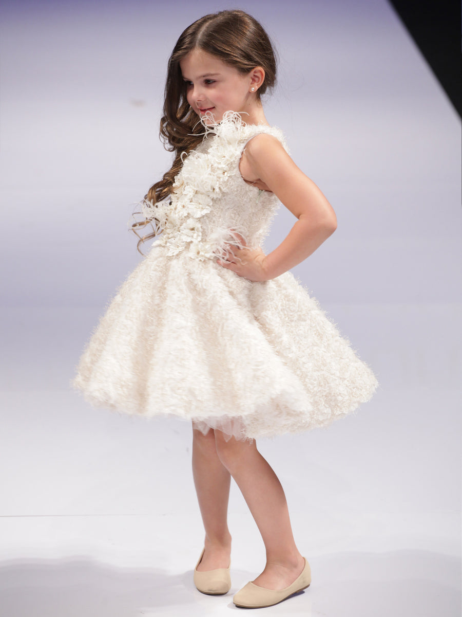 The Ostrich Feather – ISABELLA COUTURE The Ostrich Feather – ISABELLA COUTURE